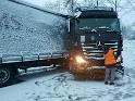 LKW rutscht in Boeschung Bergneustadt Pa P04